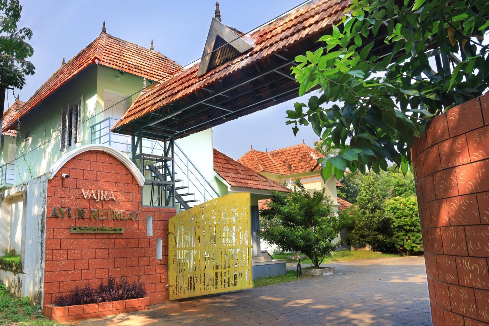 Vajra Ayurveda And Yoga Retreat Kochi Exterior foto