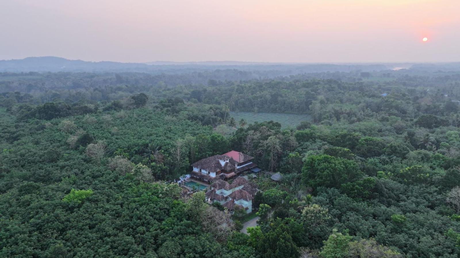 Vajra Ayurveda And Yoga Retreat Kochi Exterior foto