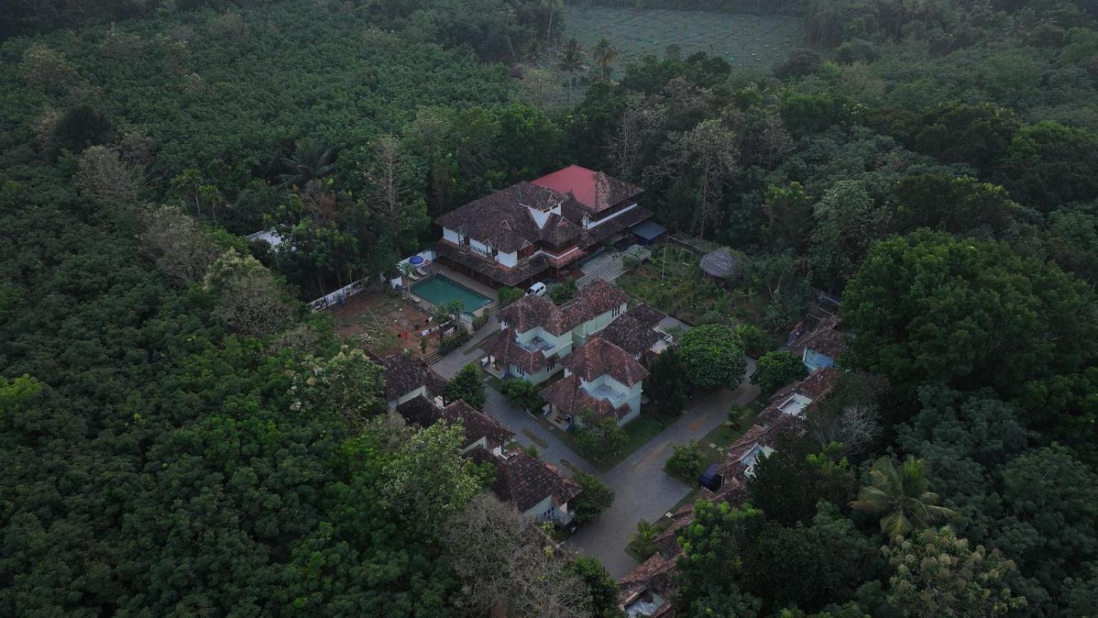 Vajra Ayurveda And Yoga Retreat Kochi Exterior foto
