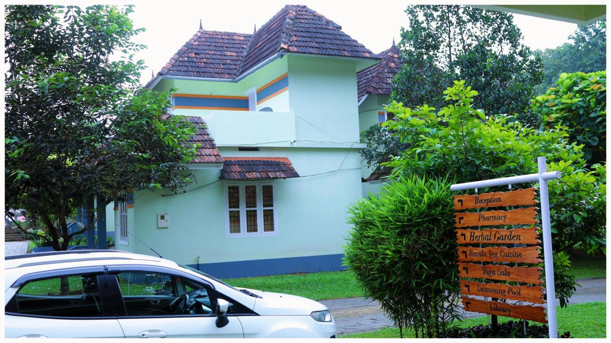 Vajra Ayurveda And Yoga Retreat Kochi Exterior foto