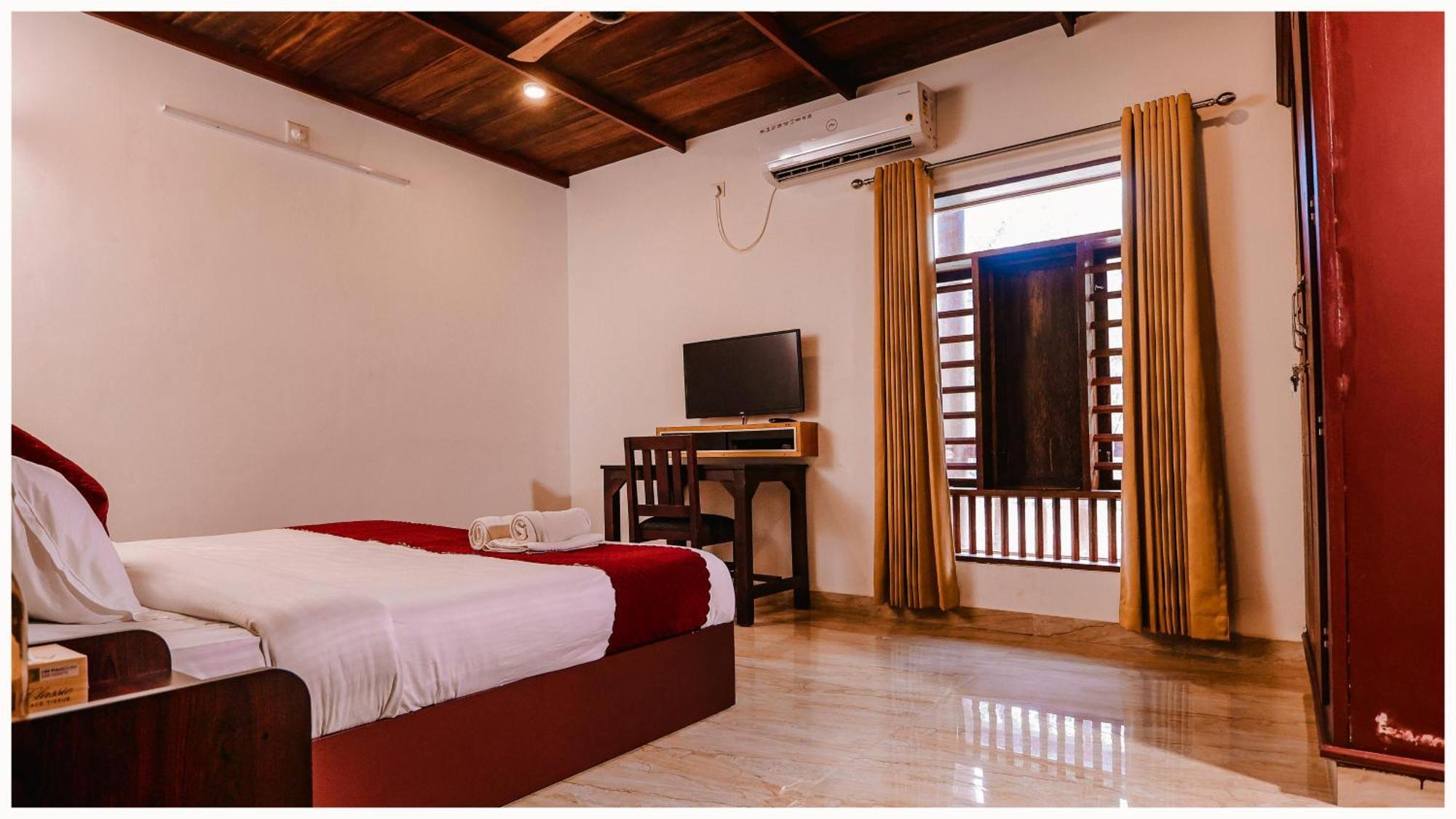 Vajra Ayurveda And Yoga Retreat Kochi Exterior foto