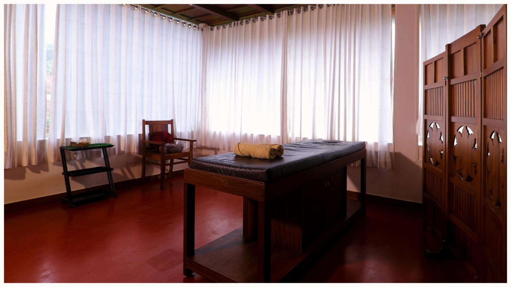 Vajra Ayurveda And Yoga Retreat Kochi Exterior foto