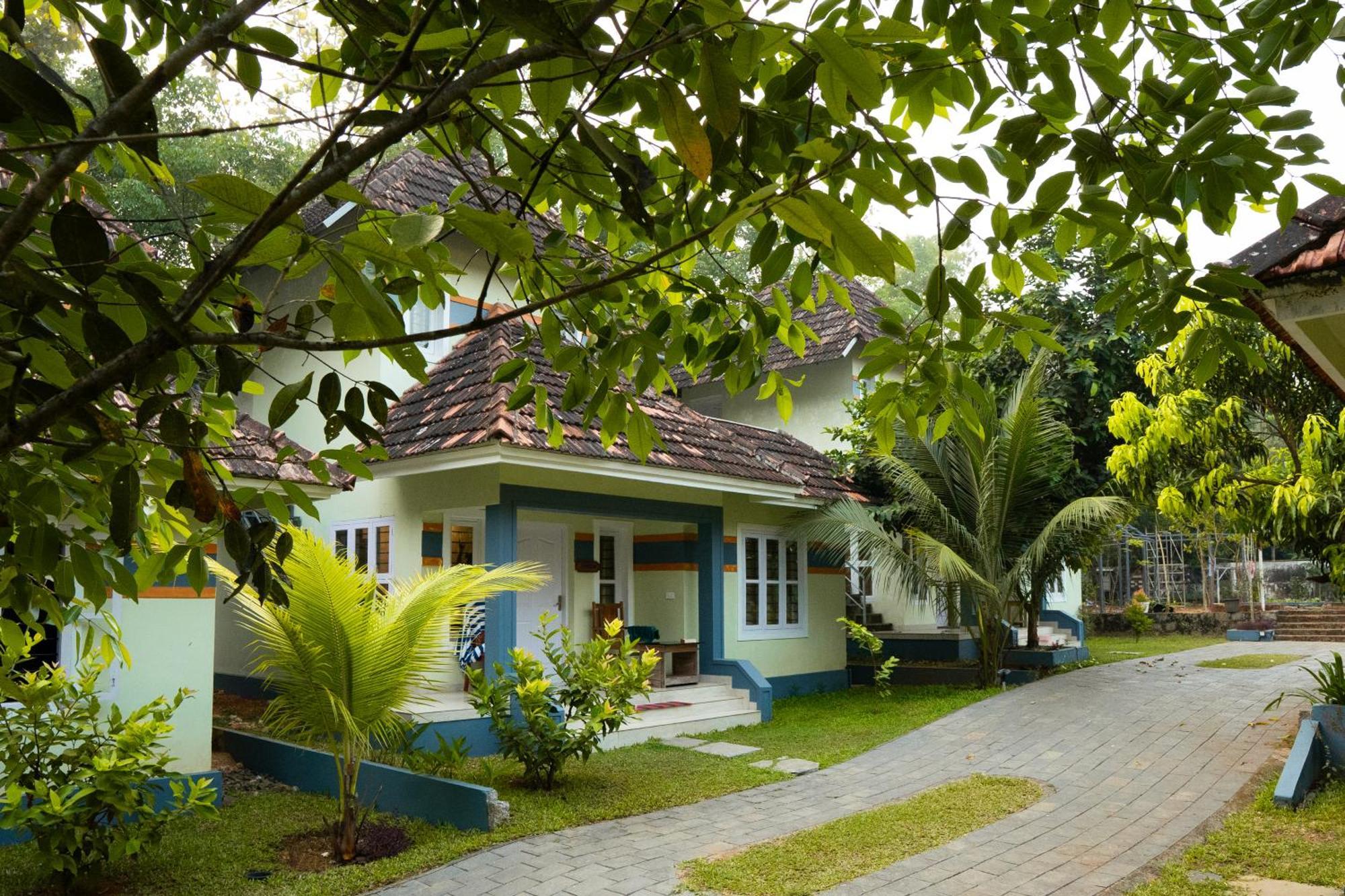 Vajra Ayurveda And Yoga Retreat Kochi Exterior foto