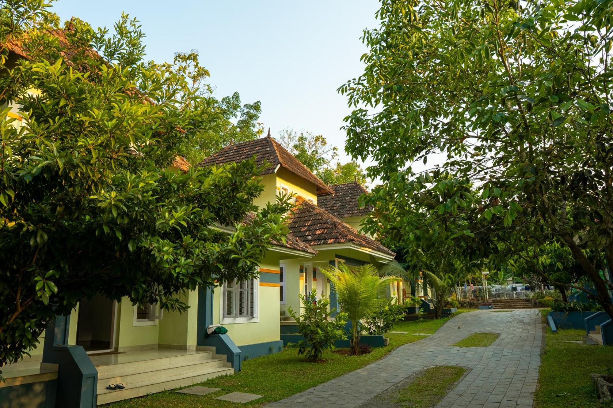Vajra Ayurveda And Yoga Retreat Kochi Exterior foto