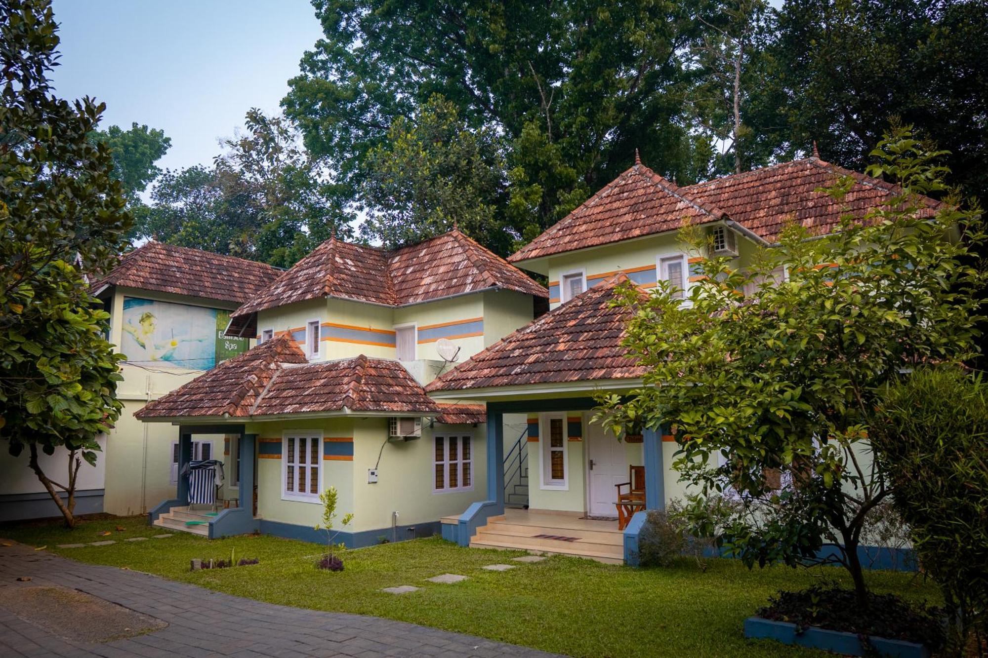 Vajra Ayurveda And Yoga Retreat Kochi Exterior foto