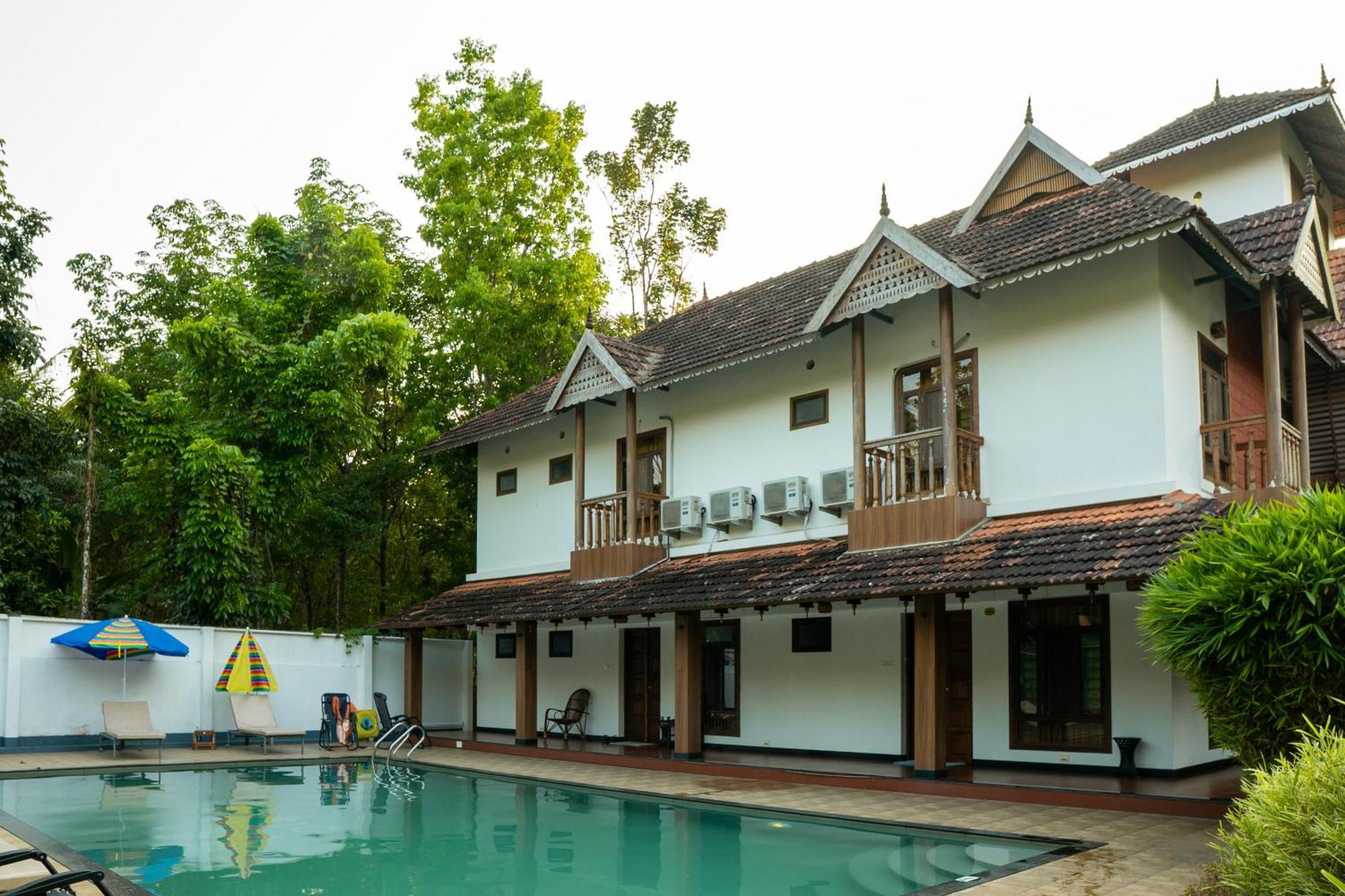 Vajra Ayurveda And Yoga Retreat Kochi Exterior foto